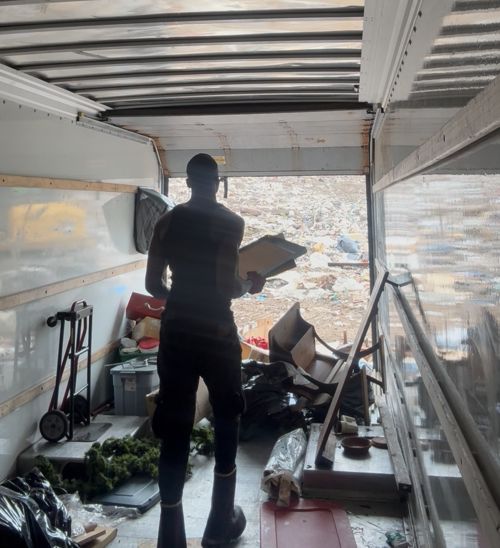 Saër loading items into the truck on a job